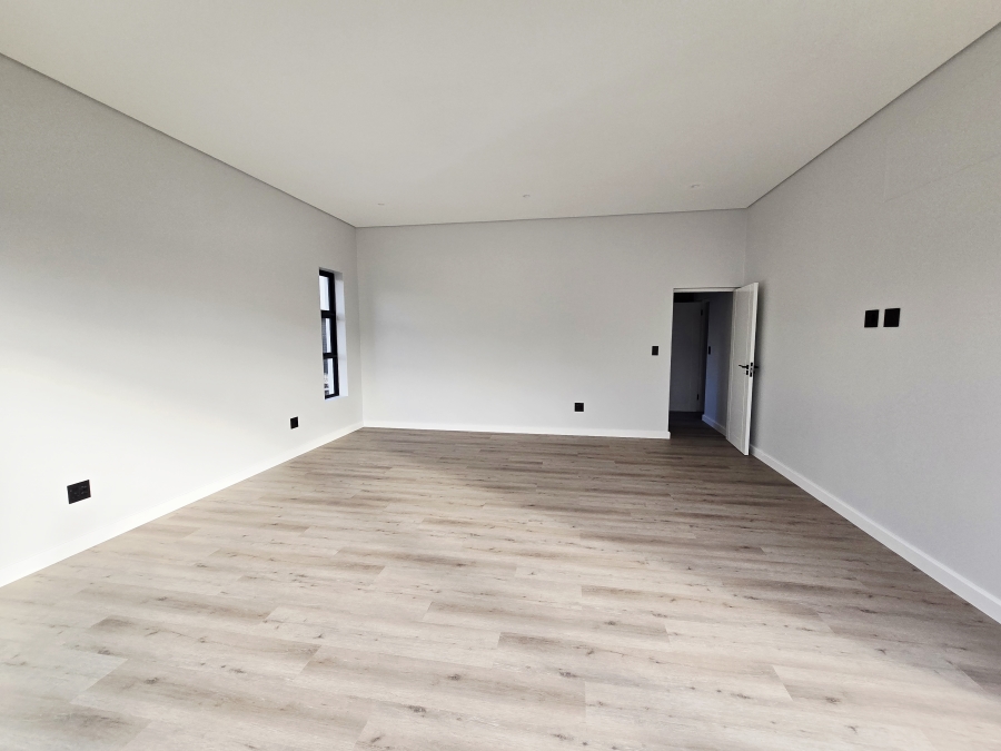 3 Bedroom Property for Sale in Kingswood Golf Estate Western Cape